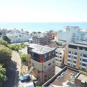 https://the-pad-by-the-beach-penthouse-apartment-with-sunset.tophotelsbath.com