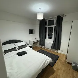 https://elegant-estates-humble-abode-room-5.hotelsin-chester.com
