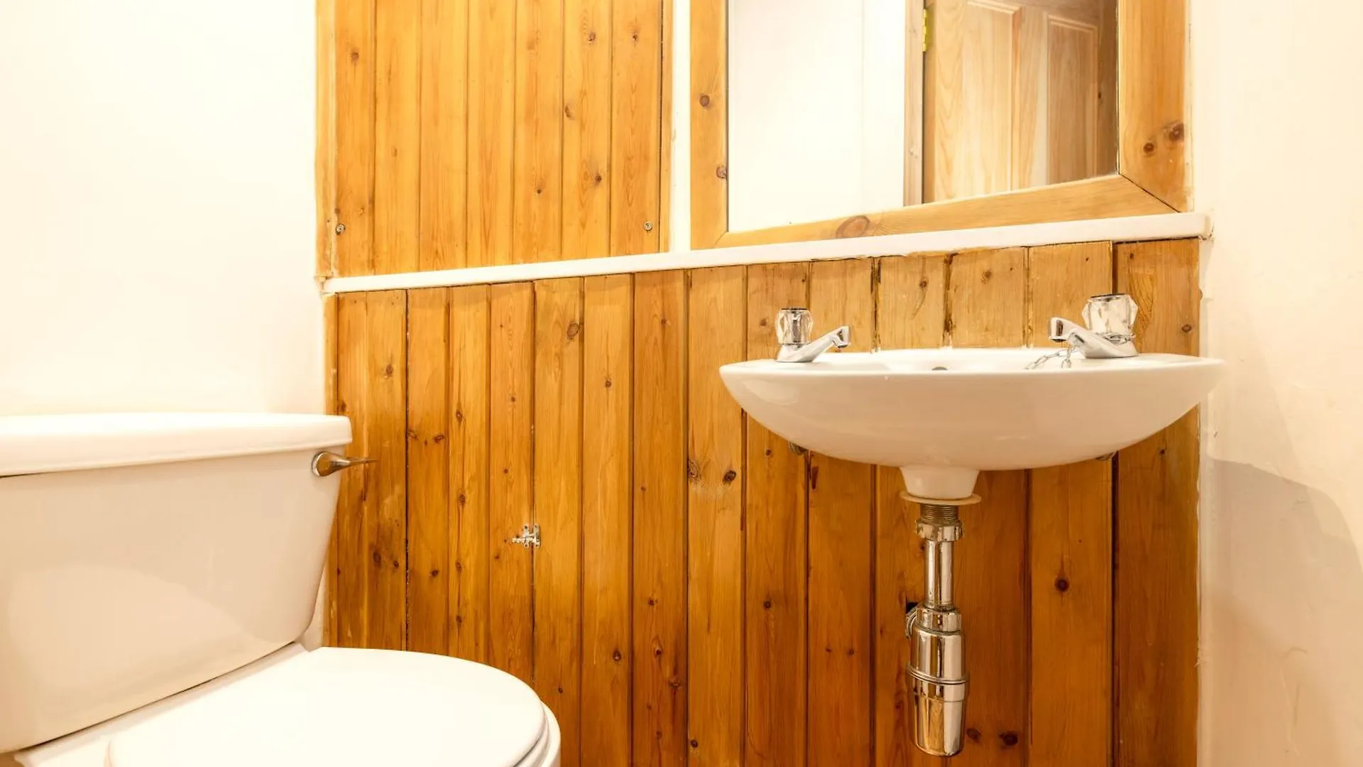 Apartamento Joivy Charming Flat Near St Giles Edimburgo 0*,