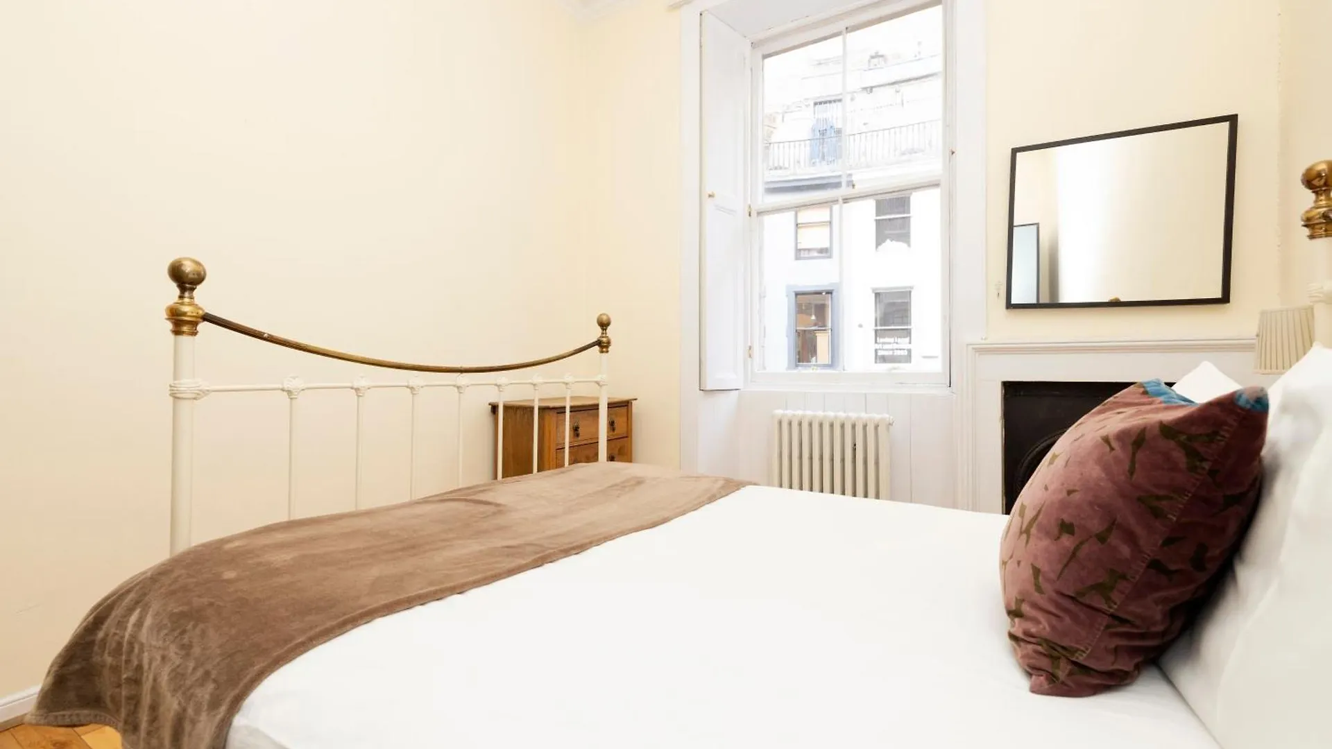 Apartamento Joivy Charming Flat Near St Giles Edimburgo